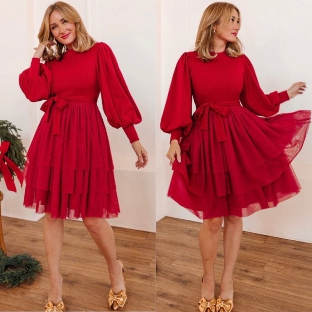 Ivy‎ City Co Short Cosette Dress in Red
Long Sleeve Tiered Tulle Size Small